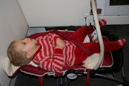 Nathan squatte le transat de son fr�re !!!