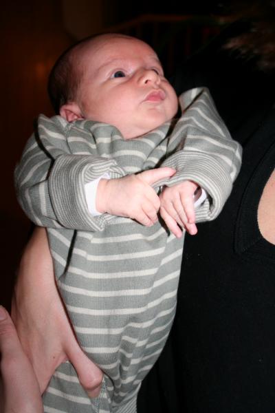 Gaspard regarde sa maman