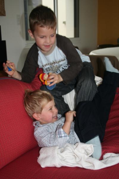 Nathan et Eliott font les fous!