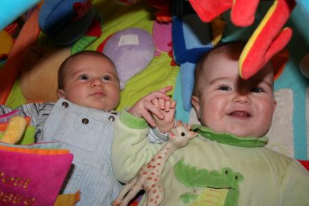 Gaspard et Elouan : main dans la main