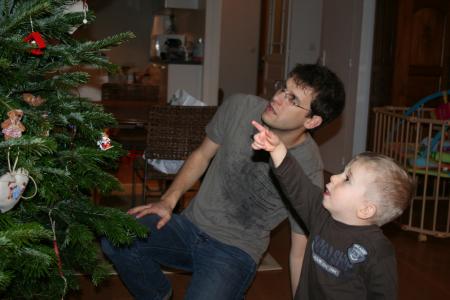 Elle est belle, l'�toile au sommet du sapin